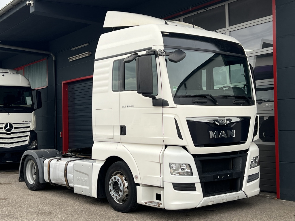 MAN TGX 18.440 XLX MEGA Klimaauto Motorbremse 2xTank - Cabeza tractora: foto 1 MAN TGX 18.440 XLX MEGA Klimaauto Motorbremse 2xTank - Cabeza tractora: foto 1