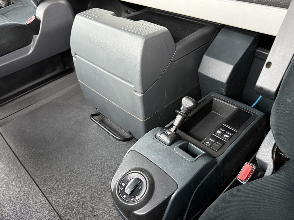 MAN TGX 18.440 XLX MEGA Klimaauto Motorbremse 2xTank - Cabeza tractora: foto 4 MAN TGX 18.440 XLX MEGA Klimaauto Motorbremse 2xTank - Cabeza tractora: foto 4