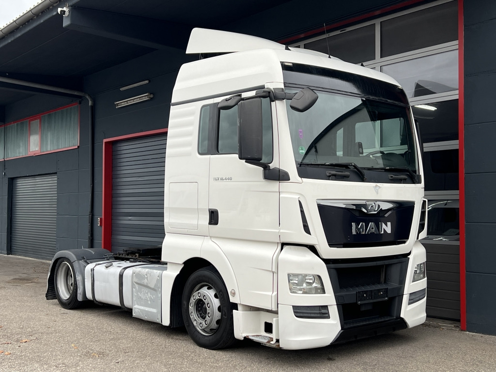 MAN TGX 18.440 XLX MEGA Klimaauto Motorbremse 2xTank - Cabeza tractora: foto 1 MAN TGX 18.440 XLX MEGA Klimaauto Motorbremse 2xTank - Cabeza tractora: foto 1