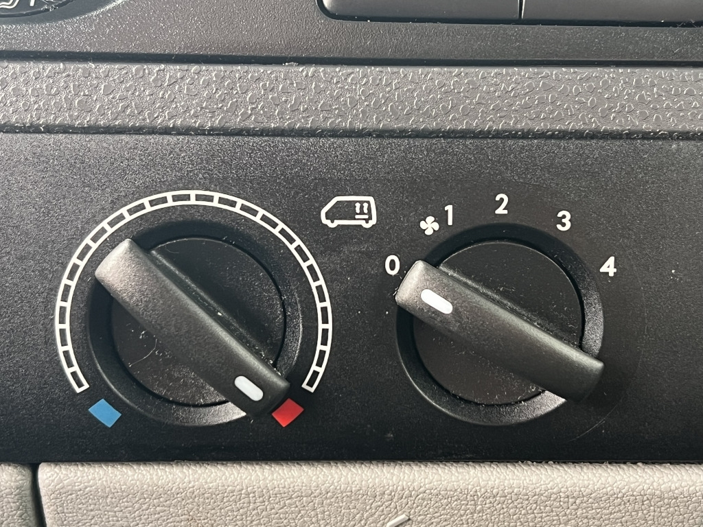 VW T5 Kombi 2,0 TDI BlueMotion Klima 9-Sitzer - Coche: foto 2 VW T5 Kombi 2,0 TDI BlueMotion Klima 9-Sitzer - Coche: foto 2