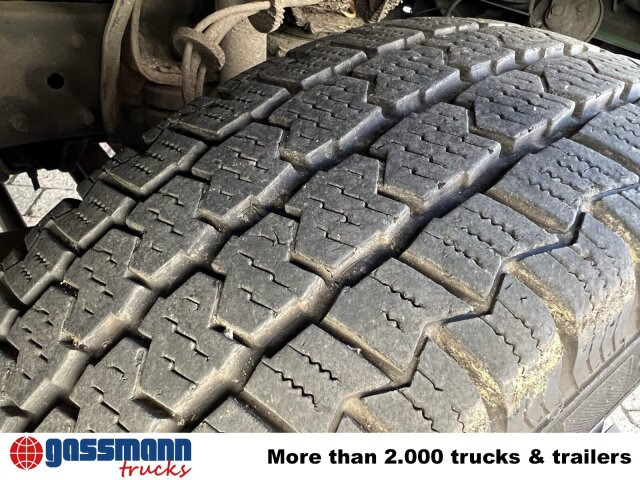 Mercedes-Benz 711 D-KA 4x2, Standklima, 11-Sitze, 2 x on stock - Minibús, Furgoneta de pasajeros: foto 2 Mercedes-Benz 711 D-KA 4x2, Standklima, 11-Sitze, 2 x on stock - Minibús, Furgoneta de pasajeros: foto 2