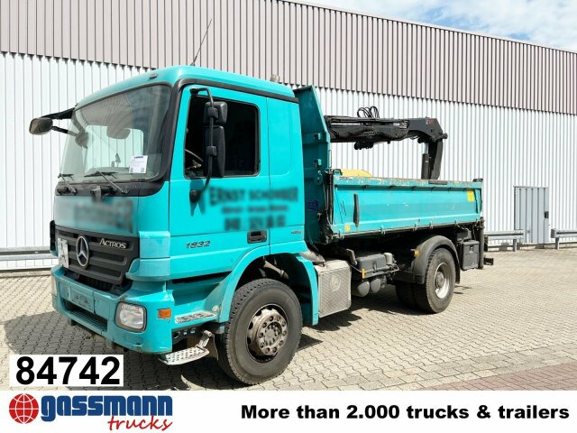 Mercedes-Benz Actros 1832 K 4x2 mit Heckkran Hiab XS 099ES-2 - Camión volquete, Camión grúa: foto 1 Mercedes-Benz Actros 1832 K 4x2 mit Heckkran Hiab XS 099ES-2 - Camión volquete, Camión grúa: foto 1