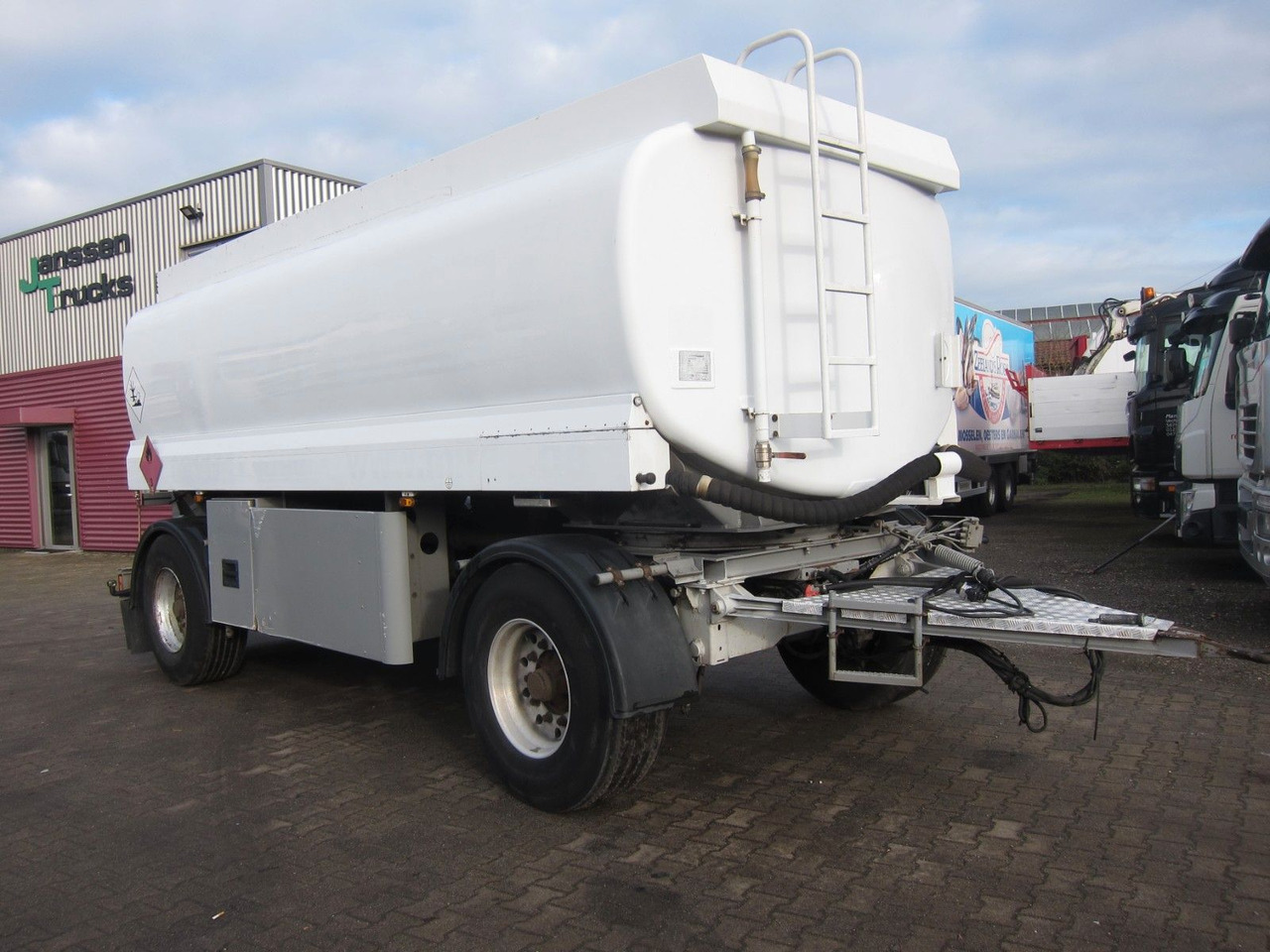 Lindner & Fischer 18400ltr 3 Kammern Oben-Unten - Remolque cisterna: foto 1 Lindner & Fischer 18400ltr 3 Kammern Oben-Unten - Remolque cisterna: foto 1