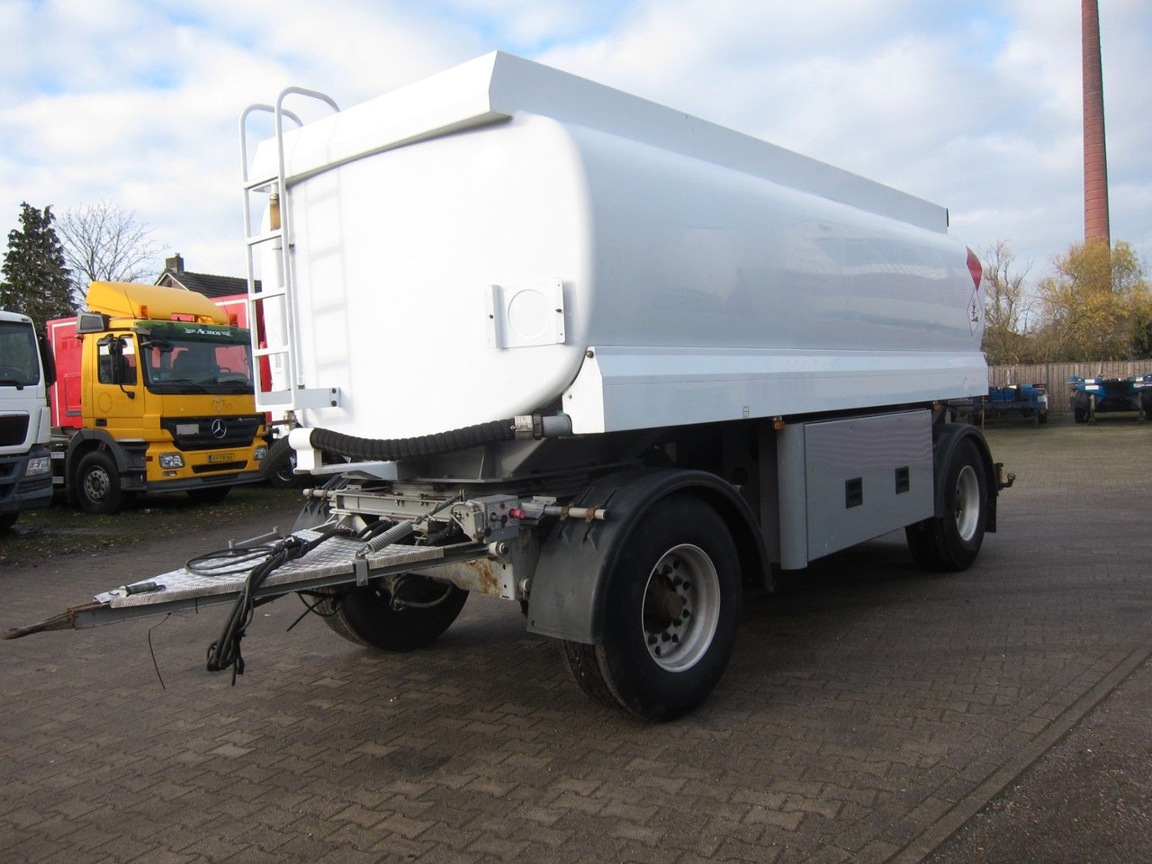 Lindner & Fischer 18400ltr 3 Kammern Oben-Unten - Remolque cisterna: foto 3 Lindner & Fischer 18400ltr 3 Kammern Oben-Unten - Remolque cisterna: foto 3