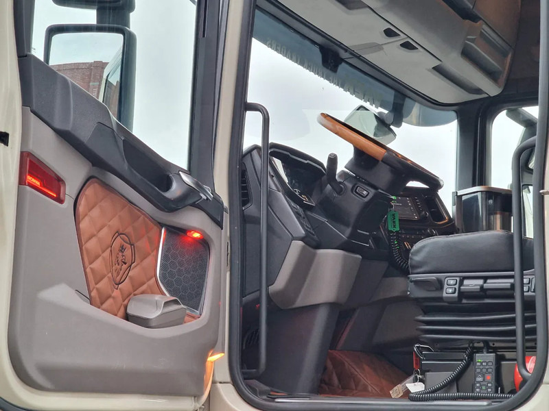 Leasing de Scania 540S NGS Highline 6x4 - Retarder - 3.15 WB - Full air - Leather - Bull bar Scania 540S NGS Highline 6x4 - Retarder - 3.15 WB - Full air - Leather - Bull bar: foto 9