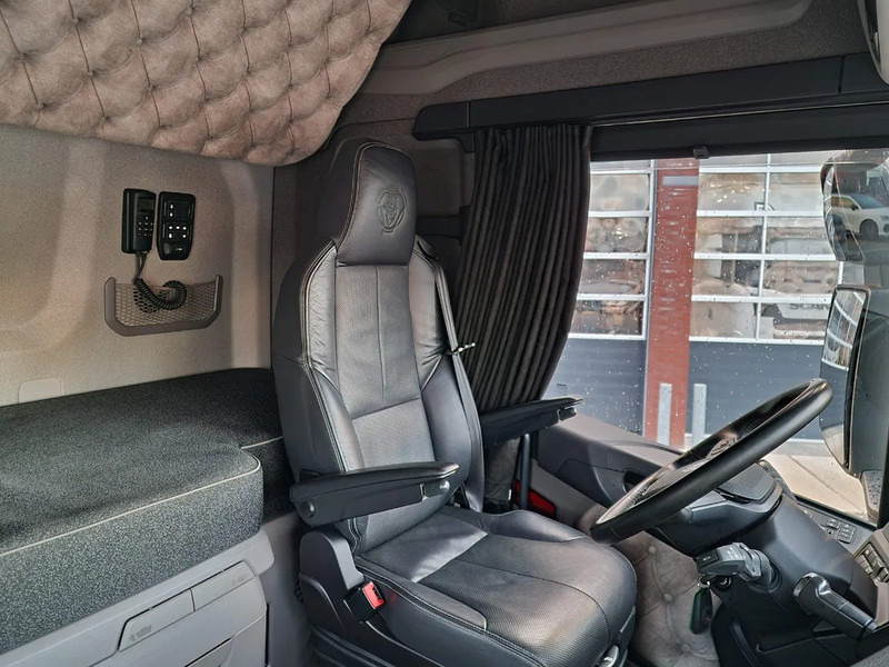 Cabeza tractora Scania R560 Highline 6x2 - BUFFL - Retarder - Full air - 3.15 WB - Leather: foto 18