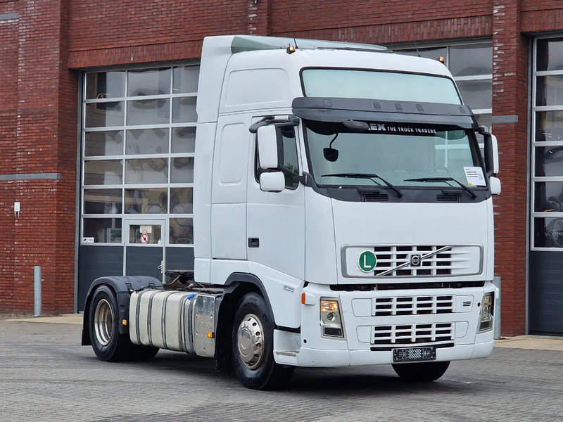 Volvo FH 13.440 Globetrotter XL 4x2 - Manual gearbox - Euro 5 - Low KM - Cabeza tractora: foto 1 Volvo FH 13.440 Globetrotter XL 4x2 - Manual gearbox - Euro 5 - Low KM - Cabeza tractora: foto 1