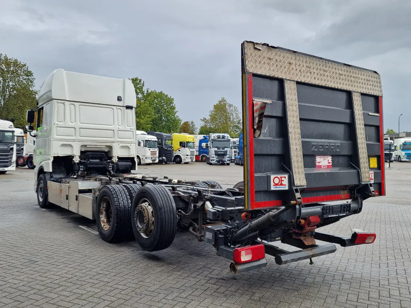 DAF XF 530 SuperSpaceCab 6x2*4 - Chassis 740 cm - Loadlift - Steering axle - Leather - - Camión chasis: foto 5 DAF XF 530 SuperSpaceCab 6x2*4 - Chassis 740 cm - Loadlift - Steering axle - Leather - - Camión chasis: foto 5