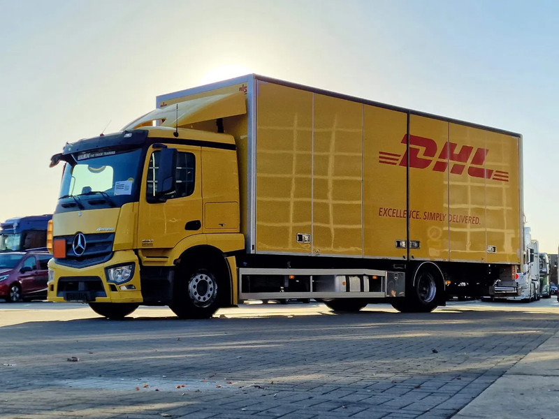 Mercedes-Benz Actros 1827 4x2 Sleepercab - Box with side doors - Loadlift - Low KM - Full air - A/C - Camión caja cerrada: foto 3 Mercedes-Benz Actros 1827 4x2 Sleepercab - Box with side doors - Loadlift - Low KM - Full air - A/C - Camión caja cerrada: foto 3