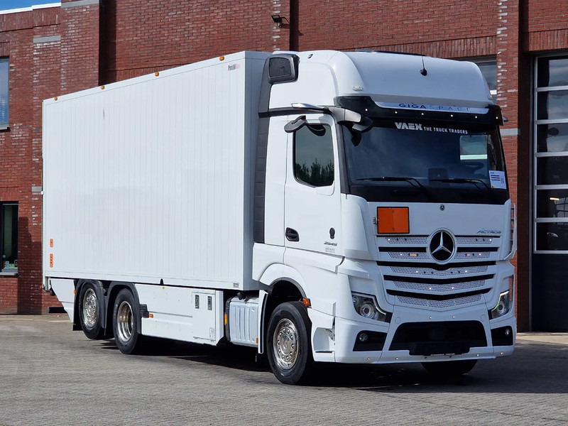 Mercedes-Benz Actros 2545 6x2*4 - Box with sidedoors - Loadlift - Steering axle - Full air - Camera - Camión caja cerrada: foto 1 Mercedes-Benz Actros 2545 6x2*4 - Box with sidedoors - Loadlift - Steering axle - Full air - Camera - Camión caja cerrada: foto 1