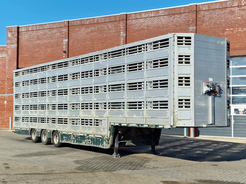 Pezzaioli 5 deck livestock trailer - Water & Ventilation - Loadlift - Folding floors - BPW Axle - 155M3 - Semirremolque transporte de ganado: foto 4 Pezzaioli 5 deck livestock trailer - Water & Ventilation - Loadlift - Folding floors - BPW Axle - 155M3 - Semirremolque transporte de ganado: foto 4