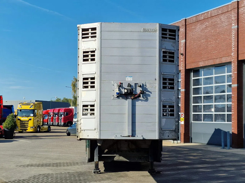 Pezzaioli 5 deck livestock trailer - Water & Ventilation - Loadlift - Folding floors - BPW Axle - 155M3 - Semirremolque transporte de ganado: foto 5 Pezzaioli 5 deck livestock trailer - Water & Ventilation - Loadlift - Folding floors - BPW Axle - 155M3 - Semirremolque transporte de ganado: foto 5