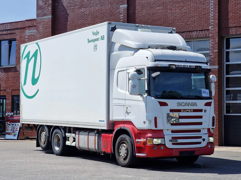 Scania R500 V8 Highline 6x2*4 - Box with side doors - Loadlift - Manual gearbox with retarder - Full air - Steering axle - Camión caja cerrada: foto 1 Scania R500 V8 Highline 6x2*4 - Box with side doors - Loadlift - Manual gearbox with retarder - Full air - Steering axle - Camión caja cerrada: foto 1