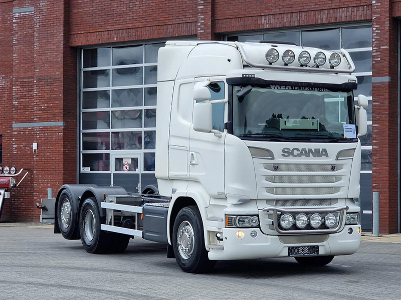 Scania R580 V8 Highline 6x2*4 - Chassis - Retarder - Steering axle - 410 WB - Custom interior - Full air - Camión chasis: foto 1 Scania R580 V8 Highline 6x2*4 - Chassis - Retarder - Steering axle - 410 WB - Custom interior - Full air - Camión chasis: foto 1