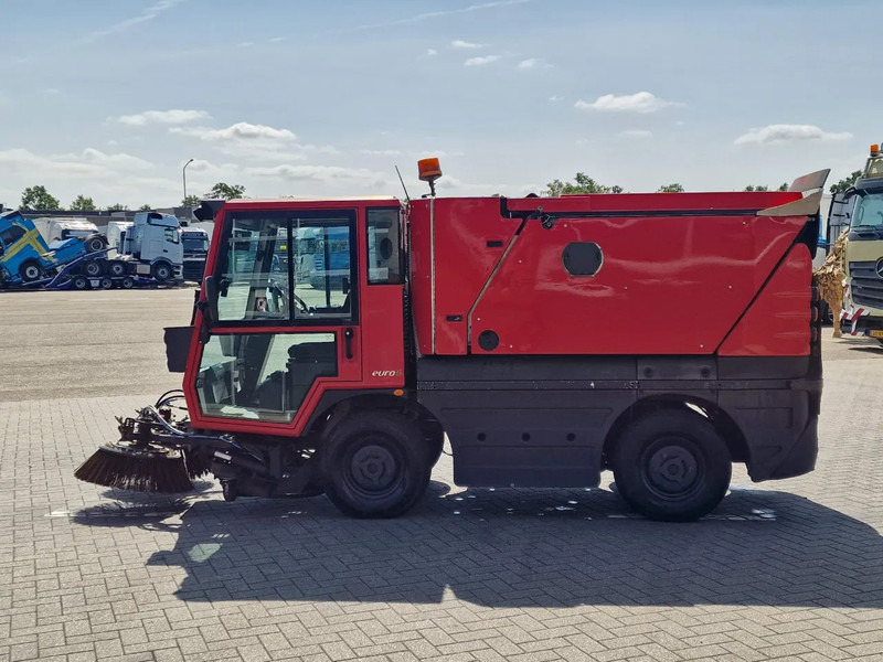 Schmidt Swingo 200 + - 4 wheel steering - Dutch Registration - Barredora industrial: foto 4 Schmidt Swingo 200 + - 4 wheel steering - Dutch Registration - Barredora industrial: foto 4