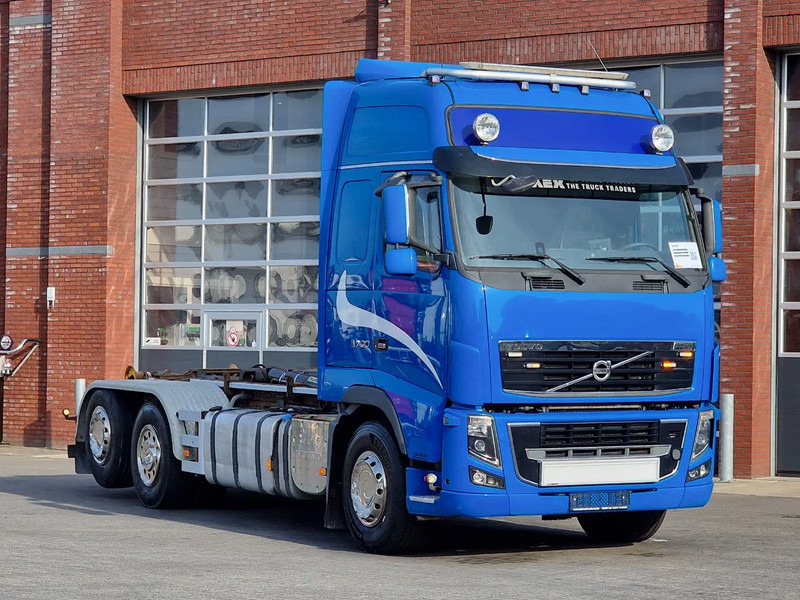 Volvo FH 16.700 Globetrotter 6x2*4 - Palfinger T20 Hook - Retarder - Steering axle - Camión multibasculante: foto 3 Volvo FH 16.700 Globetrotter 6x2*4 - Palfinger T20 Hook - Retarder - Steering axle - Camión multibasculante: foto 3