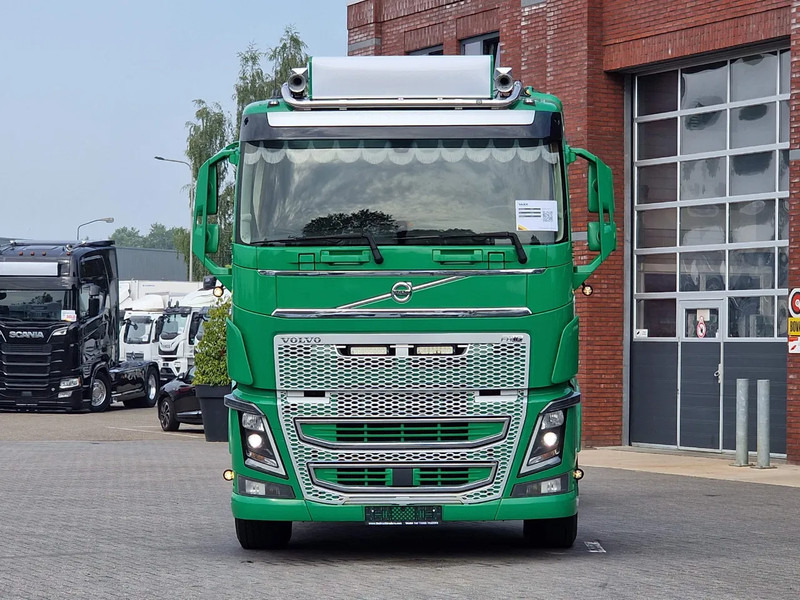 Volvo FH 16.750 Lowroof 6x2*4 - Chassis - 4.30 WB - Steering axle - Retarder - Custom interior - Camión chasis: foto 2 Volvo FH 16.750 Lowroof 6x2*4 - Chassis - 4.30 WB - Steering axle - Retarder - Custom interior - Camión chasis: foto 2