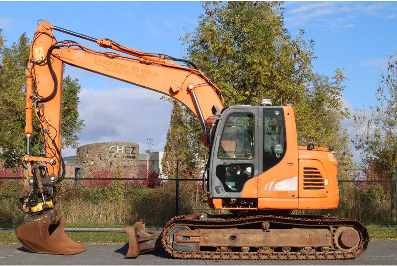 Doosan DX140LCR-3 | DX 140 LCR-3 | TILT ROTATOR | BUCKET | DOZERBLADE - Excavadora de cadenas: foto 1 Doosan DX140LCR-3 | DX 140 LCR-3 | TILT ROTATOR | BUCKET | DOZERBLADE - Excavadora de cadenas: foto 1