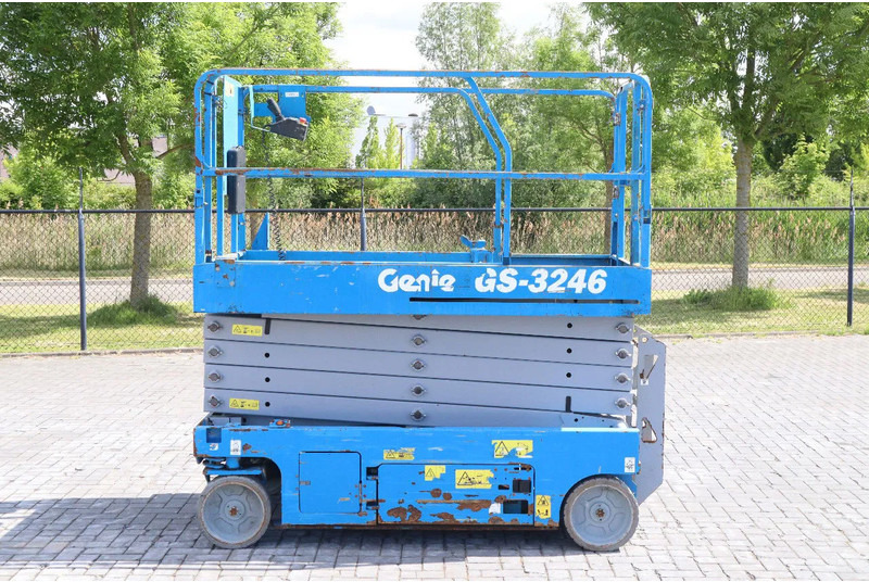 Genie GS-3246 | 12 METER | 318 KG - Plataforma de tijeras: foto 1 Genie GS-3246 | 12 METER | 318 KG - Plataforma de tijeras: foto 1