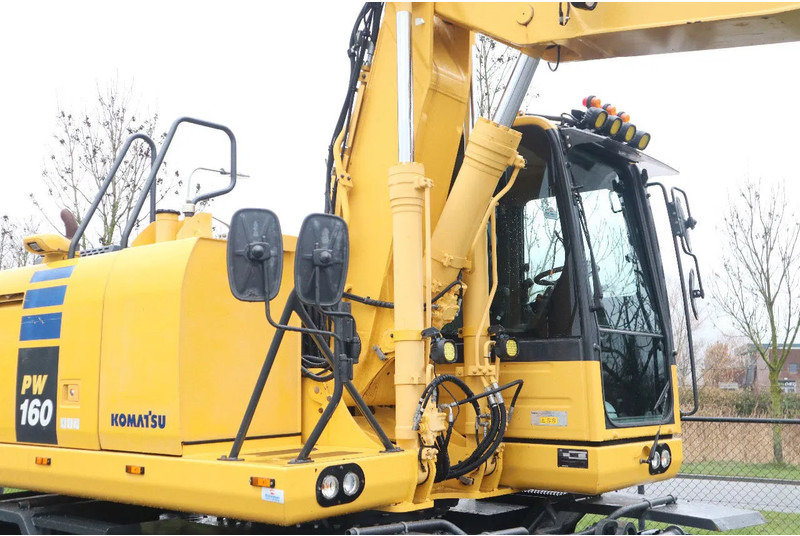 Excavadora de ruedas Komatsu PW 160-10 | ROTOTILT | NEW TIRES: foto 9