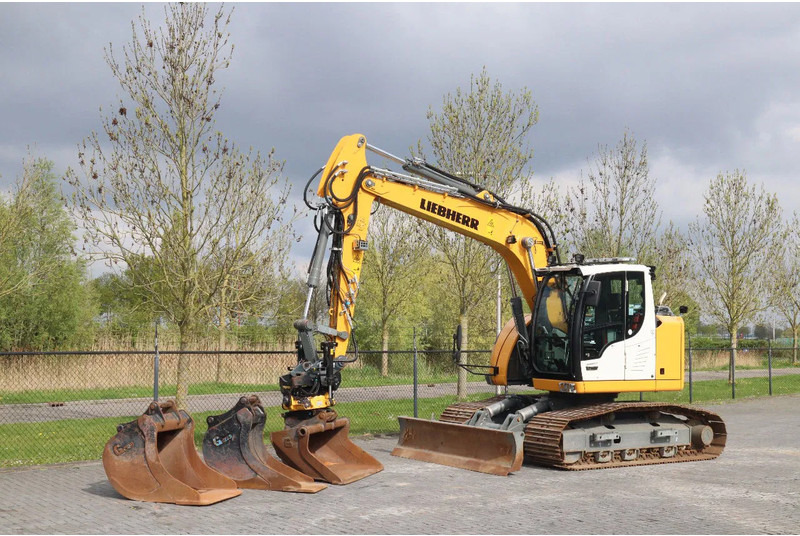 Liebherr R914 COMPACT S | ROTOTILT | 3X BUCKET | DOZERBLADE - Excavadora de cadenas: foto 2 Liebherr R914 COMPACT S | ROTOTILT | 3X BUCKET | DOZERBLADE - Excavadora de cadenas: foto 2