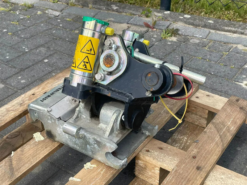 STEELWRIST TMX S30 -180HA | TILT QUICKCOUPLER | TILTING COUPLER | NEW - Rotor basculante para Maquinaria de construcción: foto 1 STEELWRIST TMX S30 -180HA | TILT QUICKCOUPLER | TILTING COUPLER | NEW - Rotor basculante para Maquinaria de construcción: foto 1