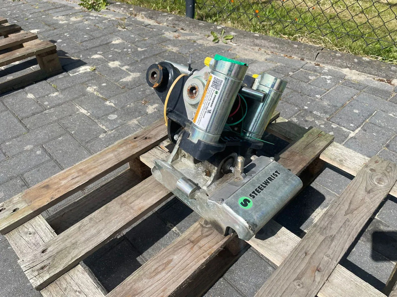 Sanderson STEELWRIST TMX S30 -180HA | TILT QUICKCOUPLER | TILTING COUPLER | NEW - Rotor basculante para Maquinaria de construcción: foto 1 Sanderson STEELWRIST TMX S30 -180HA | TILT QUICKCOUPLER | TILTING COUPLER | NEW - Rotor basculante para Maquinaria de construcción: foto 1