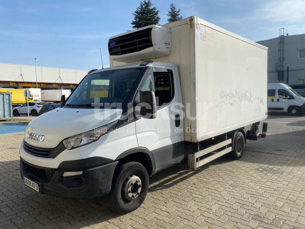 IVECO 70C18 MP/E - Camión caja cerrada: foto 1 IVECO 70C18 MP/E - Camión caja cerrada: foto 1