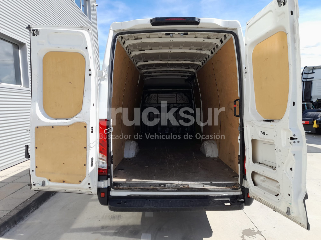 Furgoneta caja cerrada IVECO DAILY 35S16: foto 11