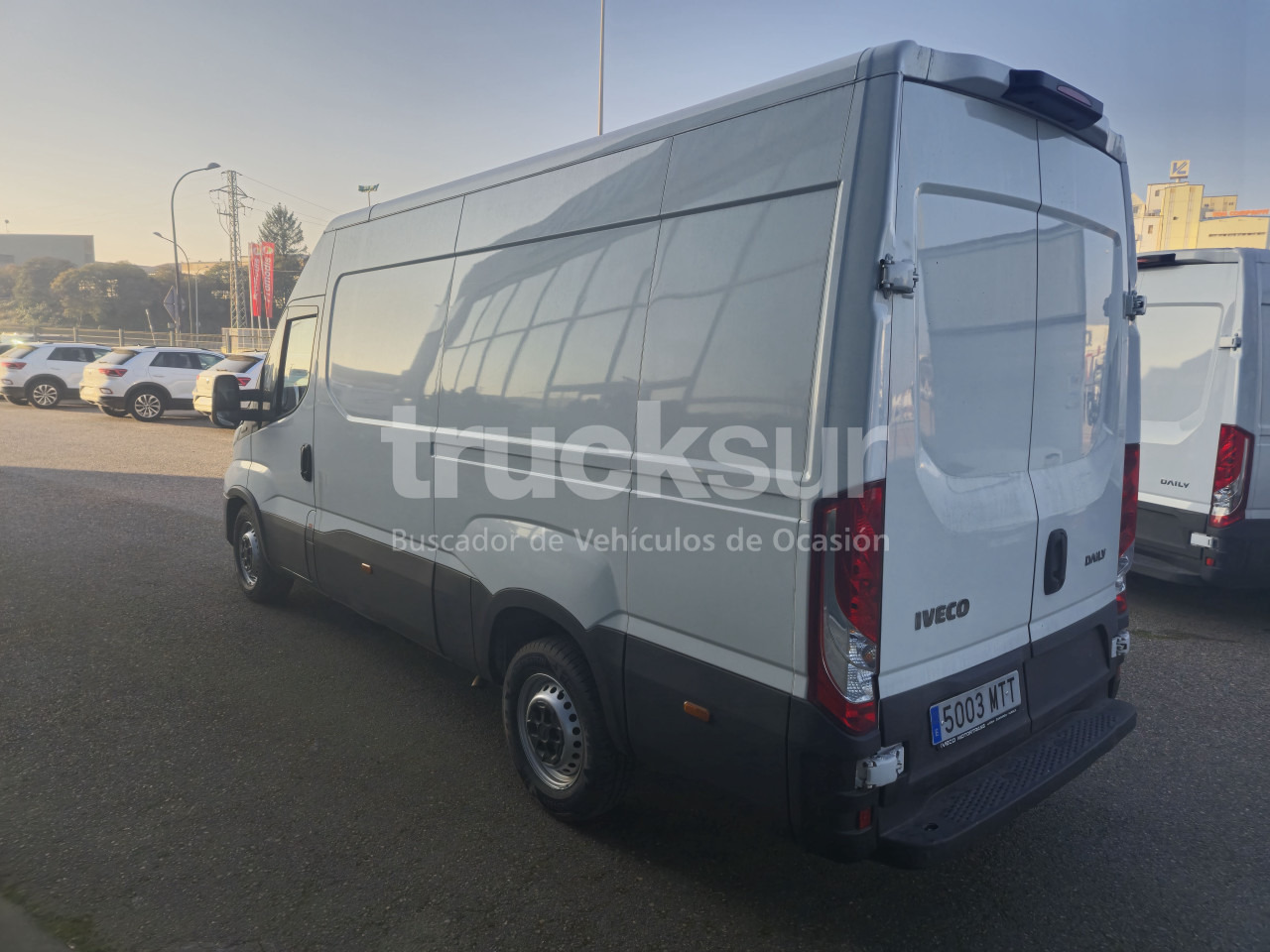 IVECO DAILY 35S16V 12M3 - Furgoneta caja cerrada: foto 4 IVECO DAILY 35S16V 12M3 - Furgoneta caja cerrada: foto 4