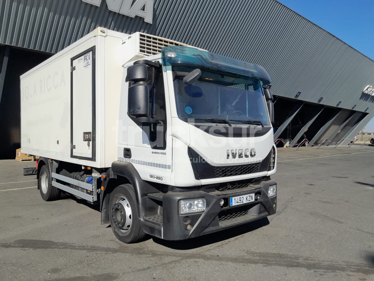 IVECO ML120E22 FRC-X - Camión caja cerrada: foto 1 IVECO ML120E22 FRC-X - Camión caja cerrada: foto 1