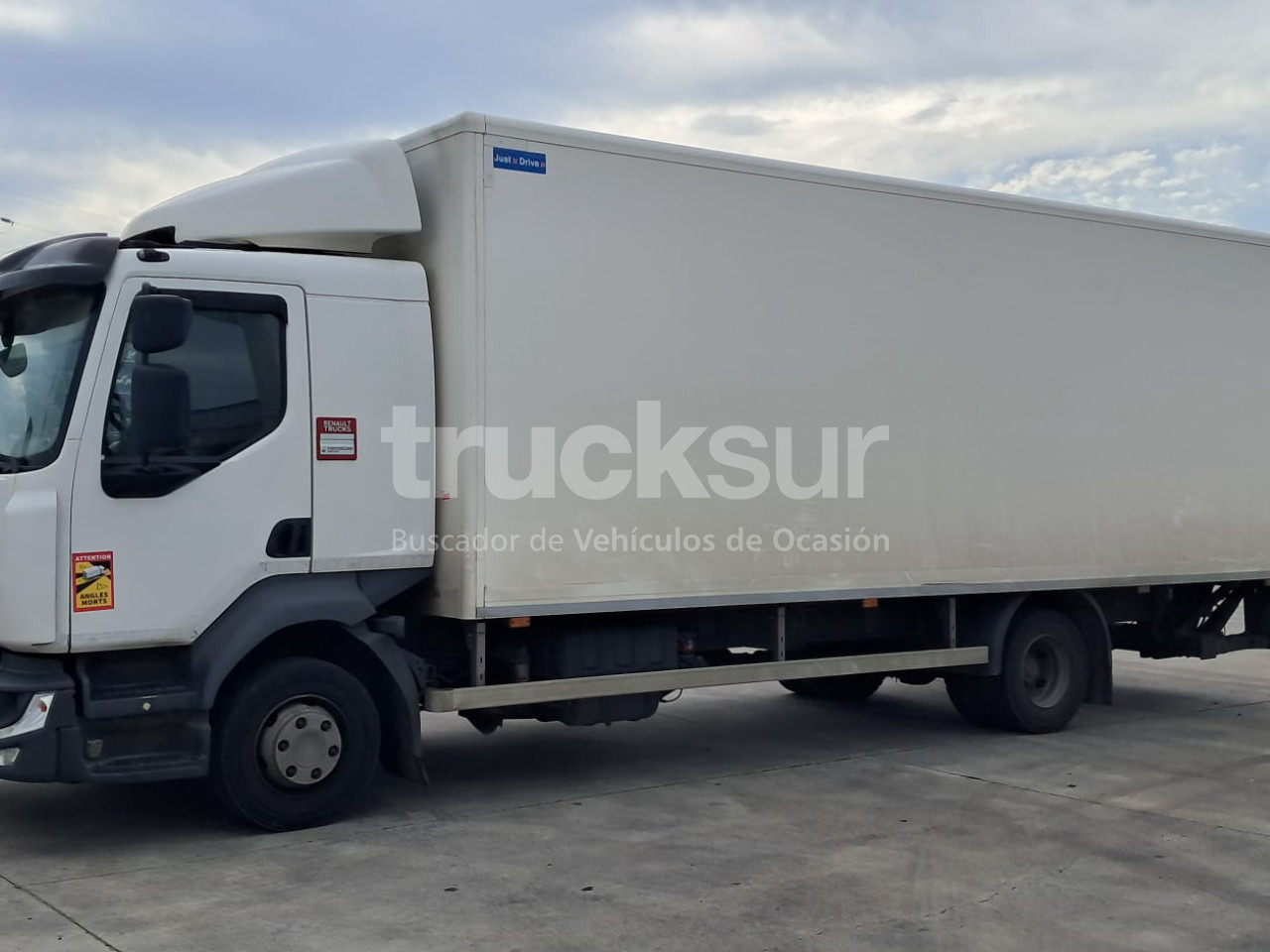 RENAULT D12.240 - Camión caja cerrada: foto 1 RENAULT D12.240 - Camión caja cerrada: foto 1