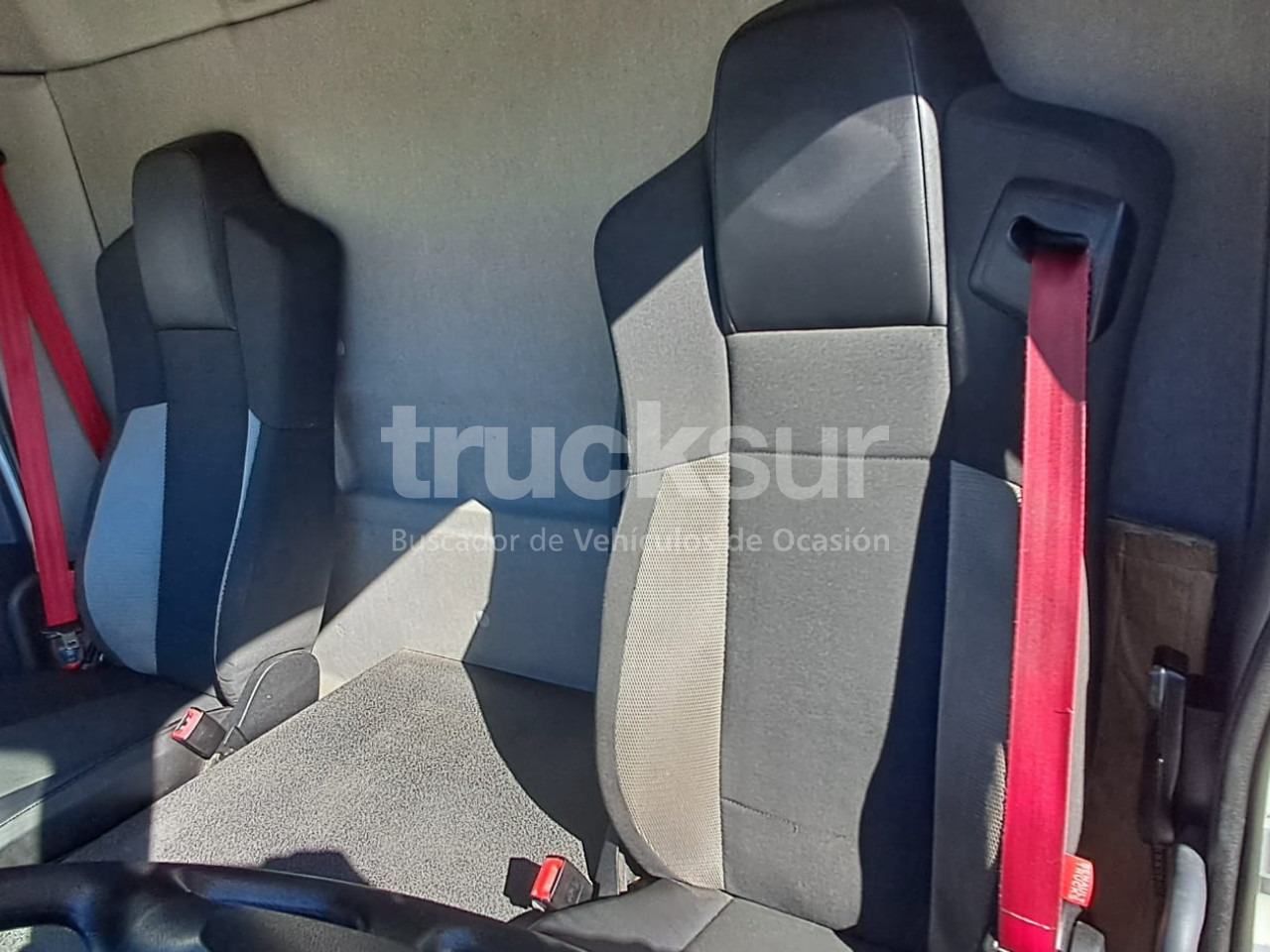 Camión frigorífico RENAULT D13.240: foto 9