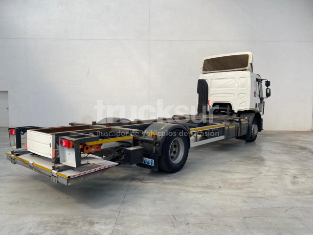 Camión caja cerrada RENAULT D280.18: foto 8