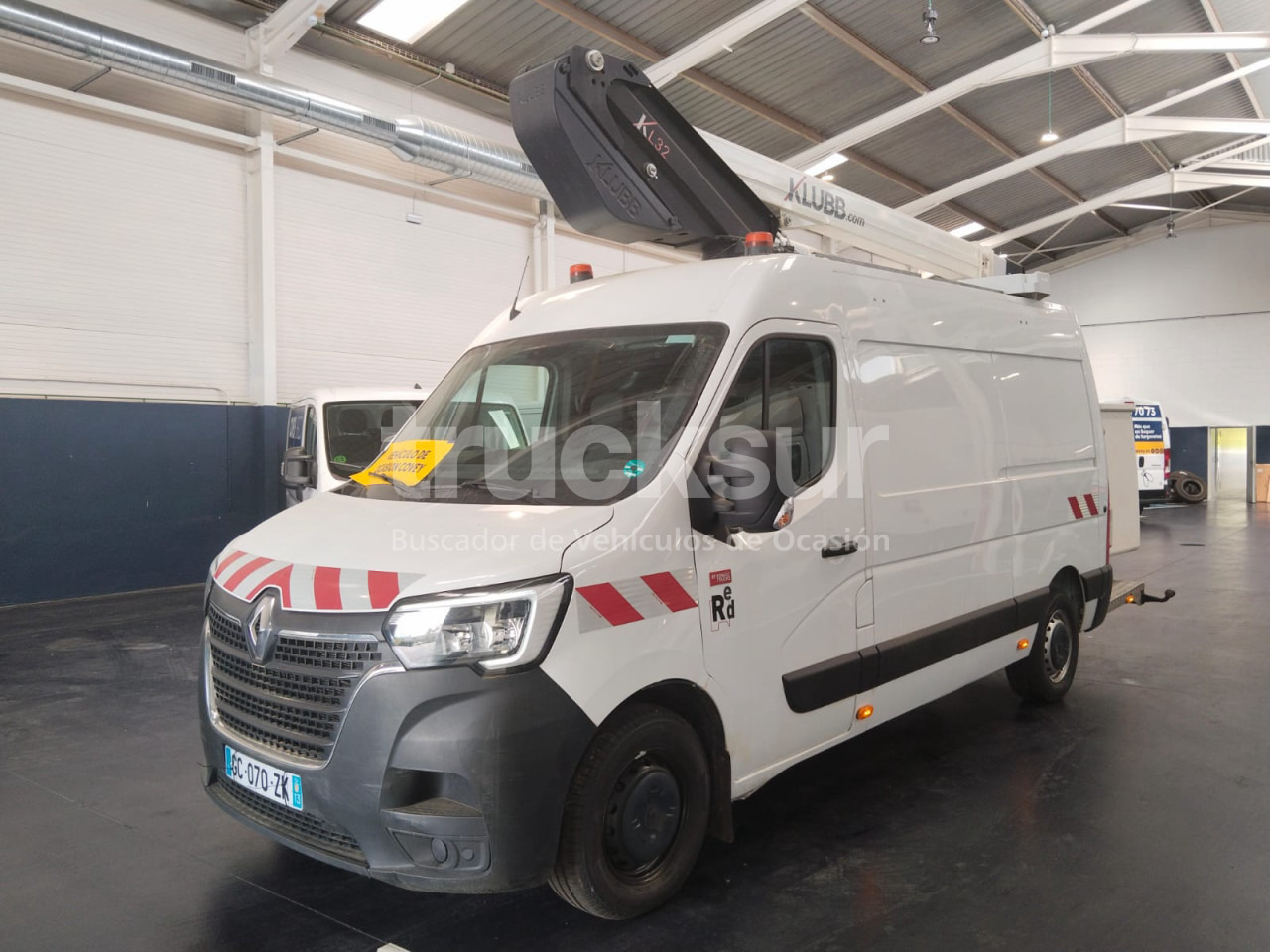 RENAULT MASTER 145.35 - Camión con plataforma elevadora: foto 1 RENAULT MASTER 145.35 - Camión con plataforma elevadora: foto 1