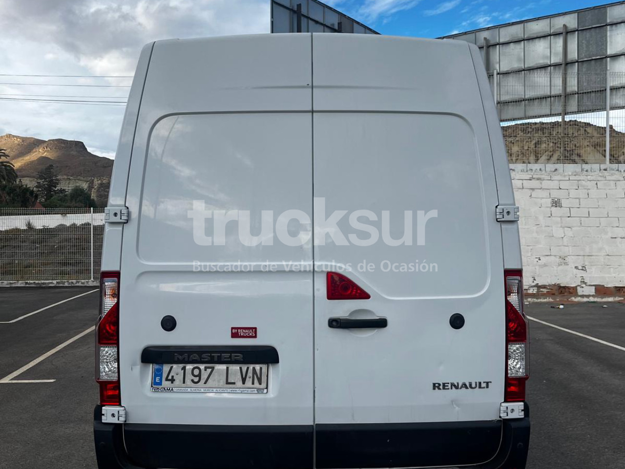 Furgoneta caja cerrada RENAULT MASTER L3H2 135.35: foto 6 Furgoneta caja cerrada RENAULT MASTER L3H2 135.35: foto 6