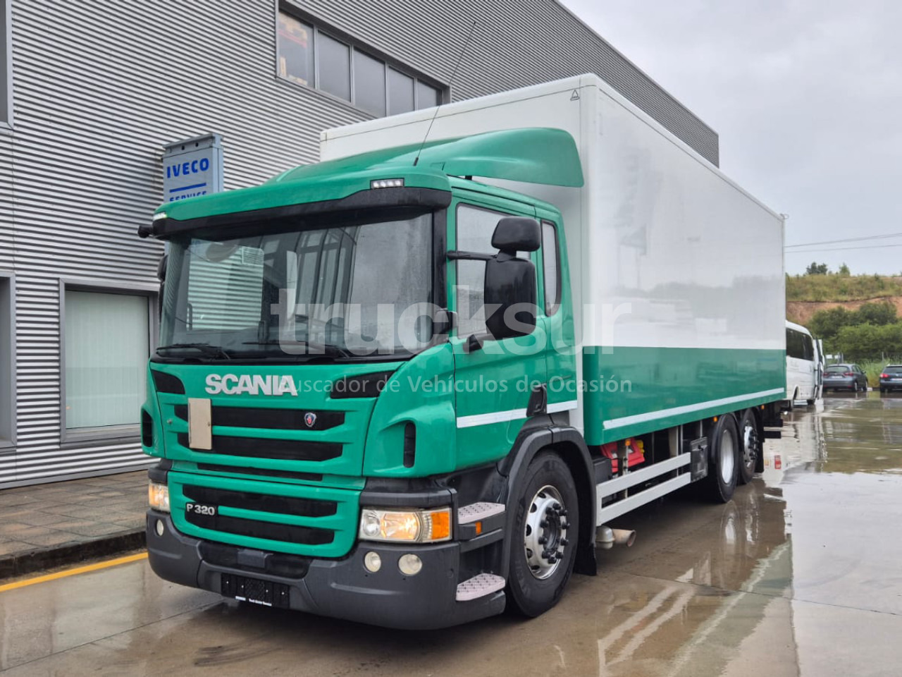 SCANIA P320.26 ejes 6x2*4 - Camión caja cerrada: foto 1 SCANIA P320.26 ejes 6x2*4 - Camión caja cerrada: foto 1