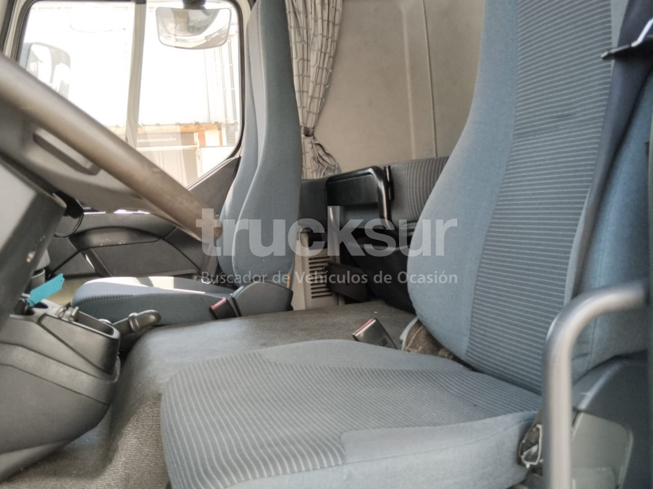 VOLVO FL290 - Camión frigorífico: foto 3 VOLVO FL290 - Camión frigorífico: foto 3