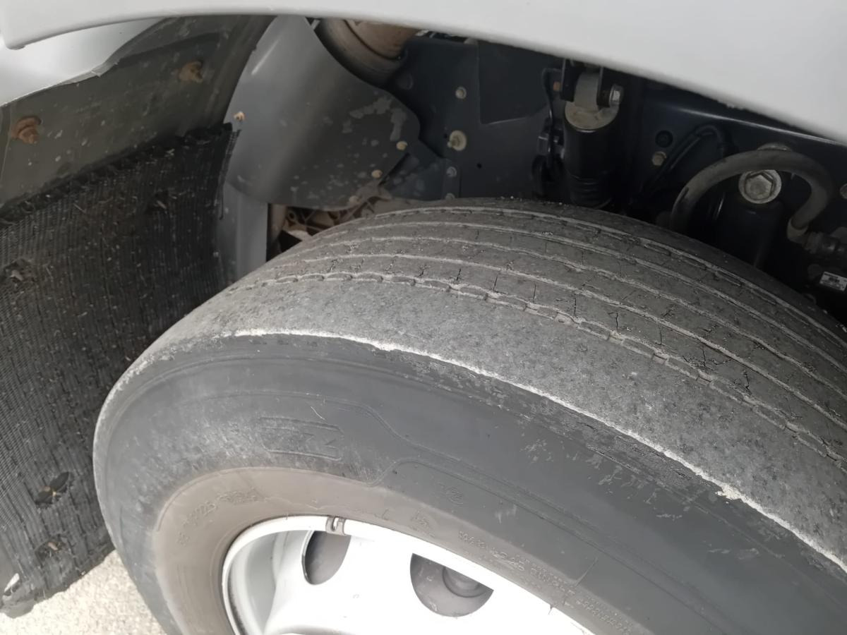 Renault Gamme D 280.19 - Camión caja cerrada: foto 4 Renault Gamme D 280.19 - Camión caja cerrada: foto 4