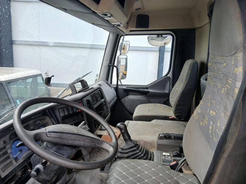 Renault Kerax 320 DCI - Camión volquete: foto 3 Renault Kerax 320 DCI - Camión volquete: foto 3