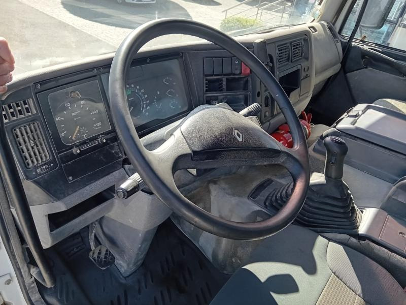 Renault Kerax 340 - Camión volquete: foto 3 Renault Kerax 340 - Camión volquete: foto 3