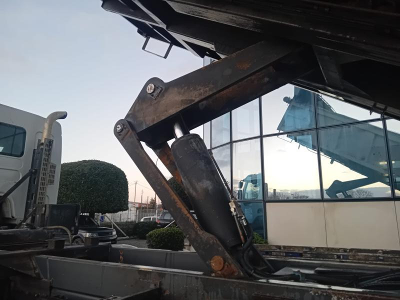 Renault Kerax 410 DXI - Camión volquete: foto 4 Renault Kerax 410 DXI - Camión volquete: foto 4