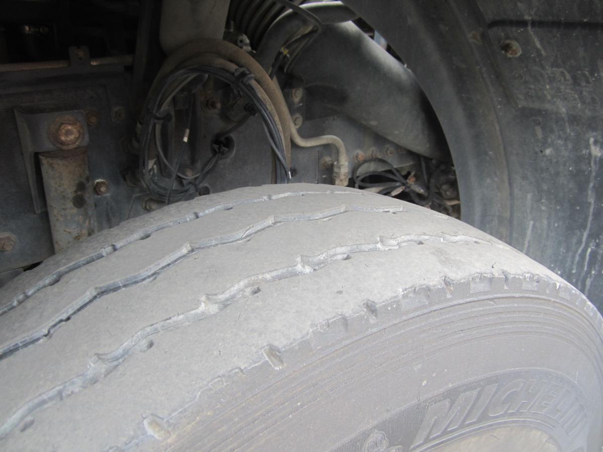 Renault Kerax 460 DXI - Camión portacontenedor de cadenas: foto 3 Renault Kerax 460 DXI - Camión portacontenedor de cadenas: foto 3