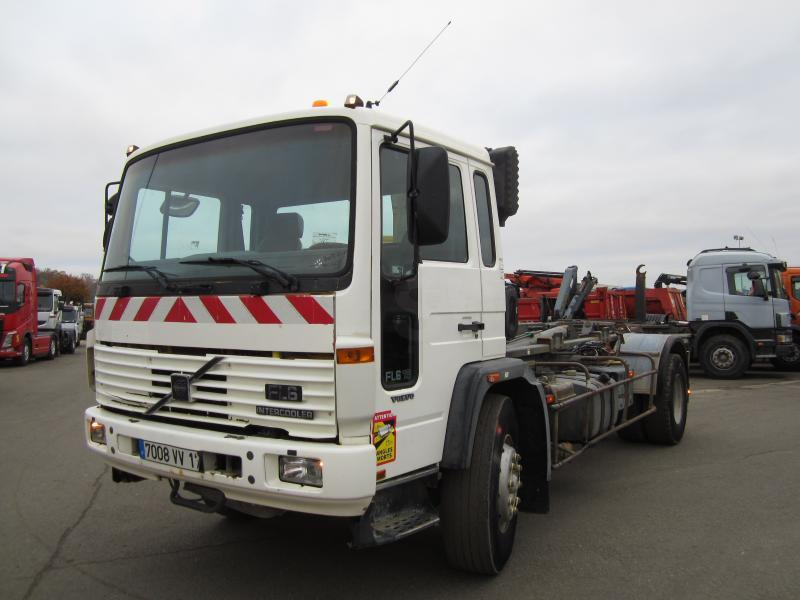 Volvo FL6 19 - Camión multibasculante: foto 1 Volvo FL6 19 - Camión multibasculante: foto 1