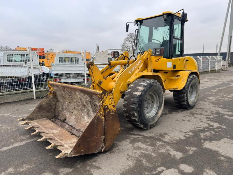 Volvo L 35 BZ - Cargadora de ruedas: foto 1 Volvo L 35 BZ - Cargadora de ruedas: foto 1