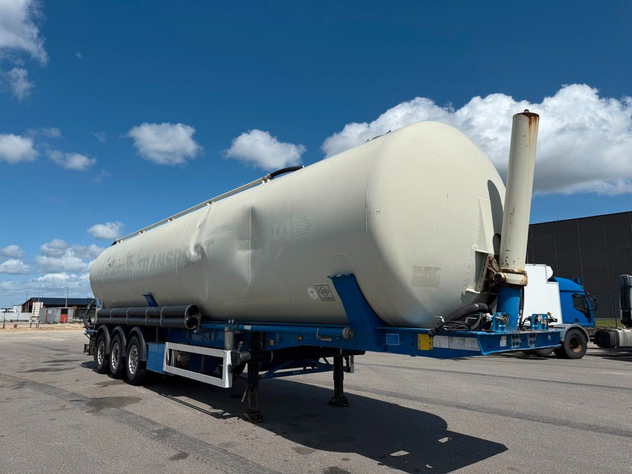 Feldbinder 3 axle 63 m3 Silo trailer Feldbinder 3 axle 63 m3 Silo trailer - Semirremolque silo: foto 2 Feldbinder 3 axle 63 m3 Silo trailer Feldbinder 3 axle 63 m3 Silo trailer - Semirremolque silo: foto 2