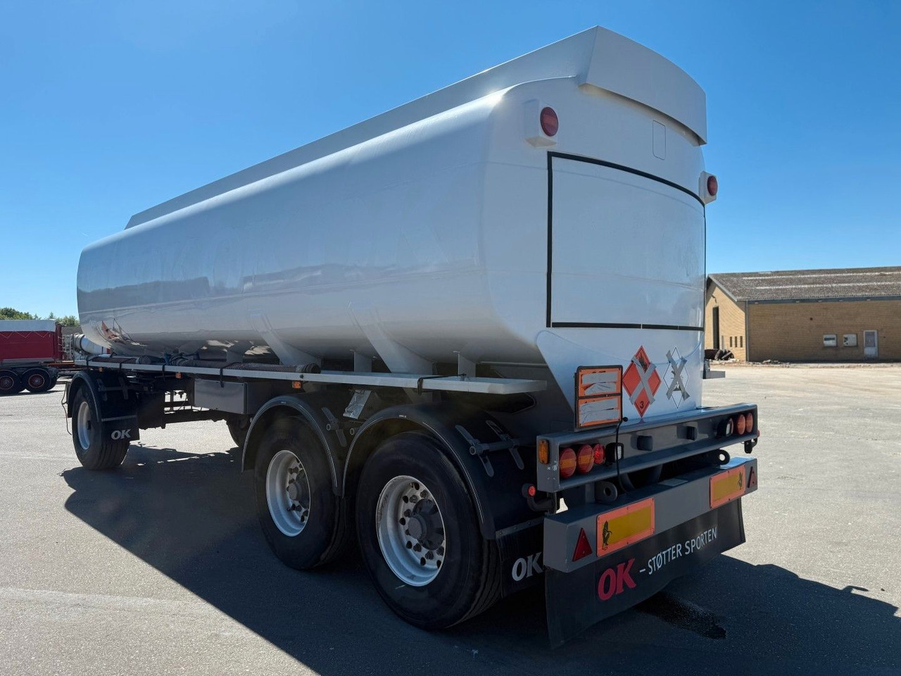HMK Bilcon 3 axle 27.000 l. ADR 5 rooms - Remolque cisterna: foto 4 HMK Bilcon 3 axle 27.000 l. ADR 5 rooms - Remolque cisterna: foto 4