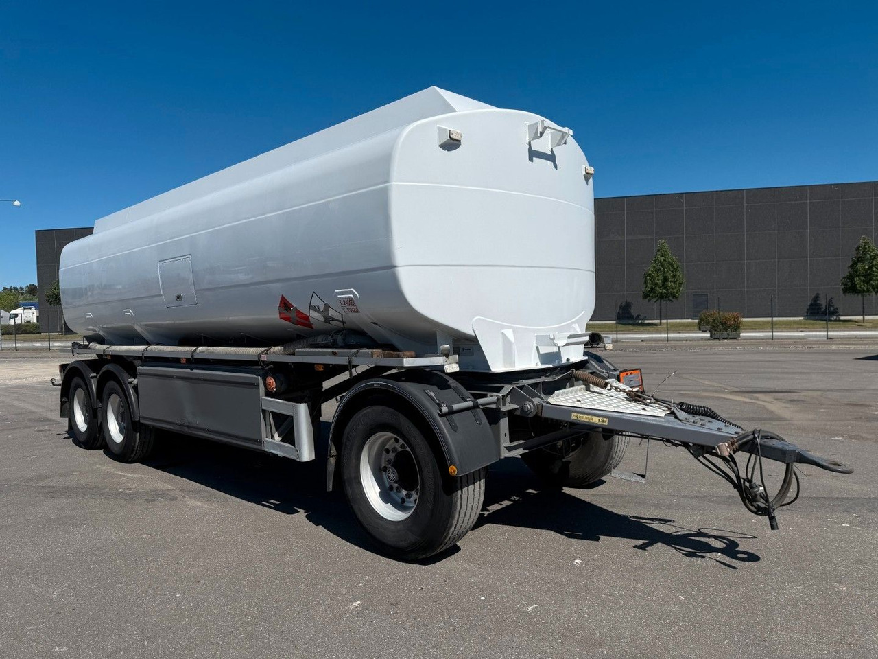 HMK Bilcon 3 axle 27.000 l. ADR 5 rooms - Remolque cisterna: foto 2 HMK Bilcon 3 axle 27.000 l. ADR 5 rooms - Remolque cisterna: foto 2
