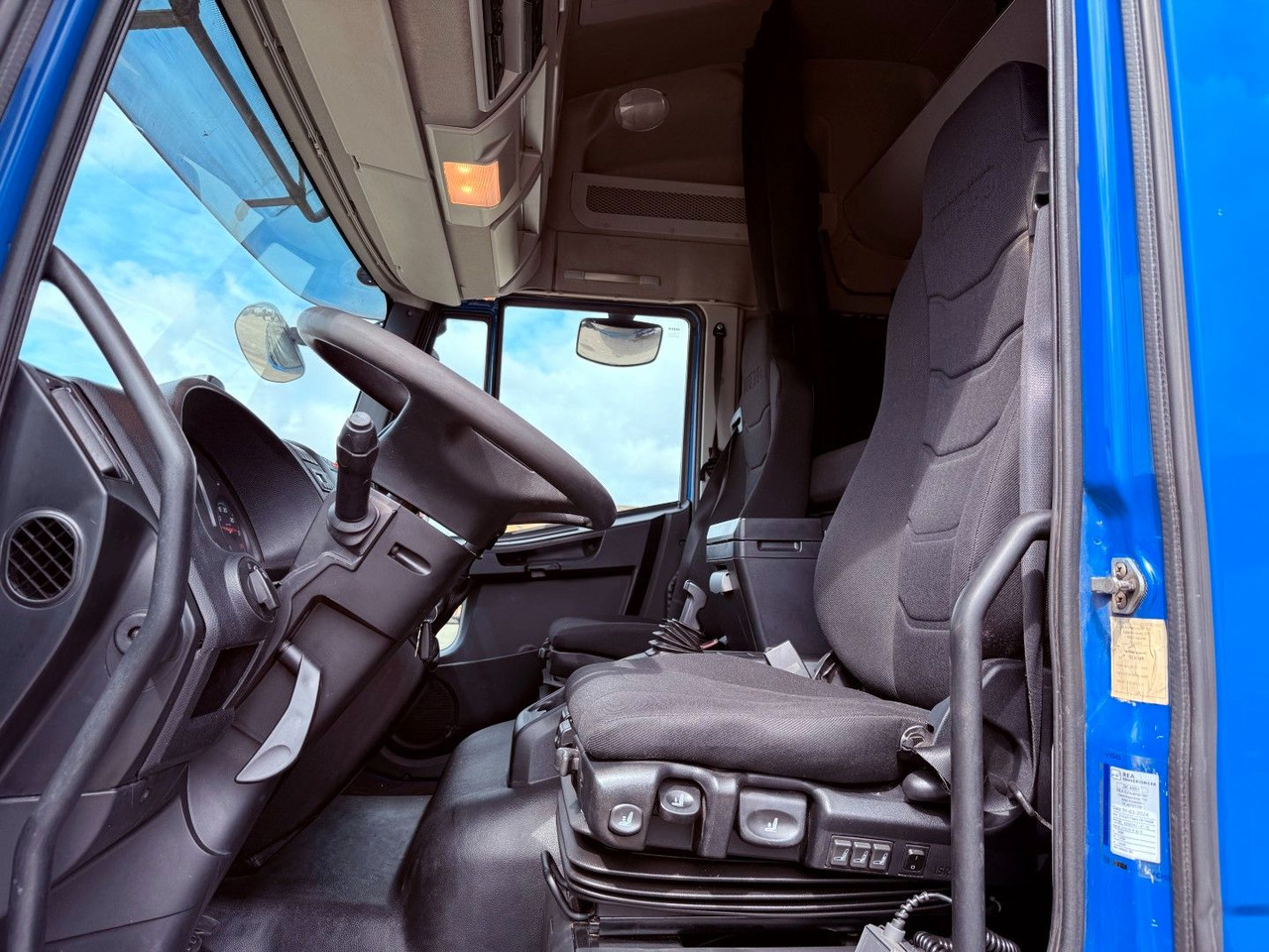 Iveco EuroCargo 180 E28 4x2 Thermo King T-1000R - Camión frigorífico: foto 5 Iveco EuroCargo 180 E28 4x2 Thermo King T-1000R - Camión frigorífico: foto 5