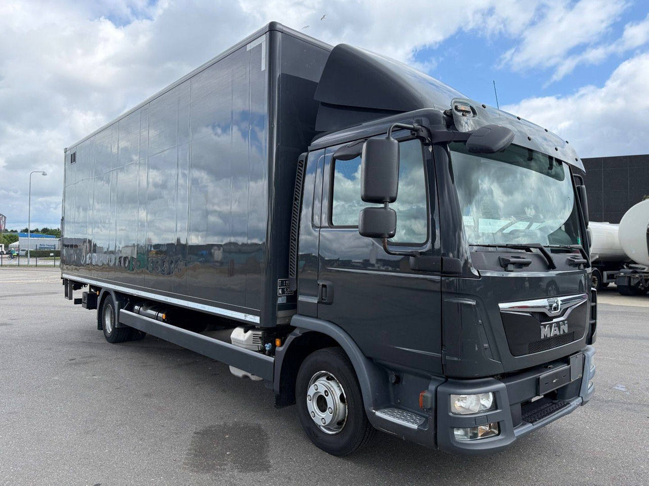 MAN TGL 12.250 Euro 6 Closed box / Koffer 7.20 m. - Camión caja cerrada: foto 2 MAN TGL 12.250 Euro 6 Closed box / Koffer 7.20 m. - Camión caja cerrada: foto 2